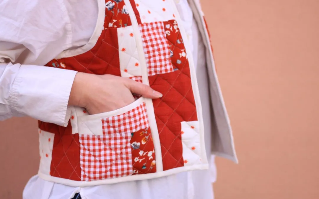 Réalisation du patron de couture du gilet Mealie de Cha' coud patron gilet patchwork patron de couture gilet de berger